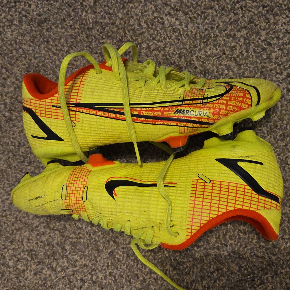 Nike Boys Soccer Cleats Size 3Y - Picture 4 of 5